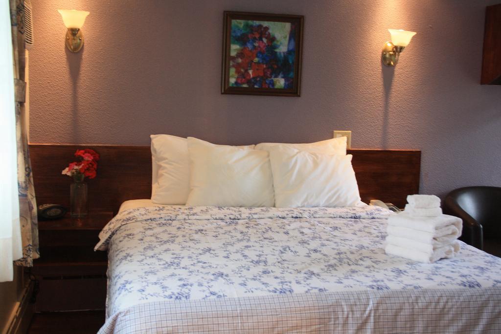 Au Doc Motel Repentigny Quarto foto