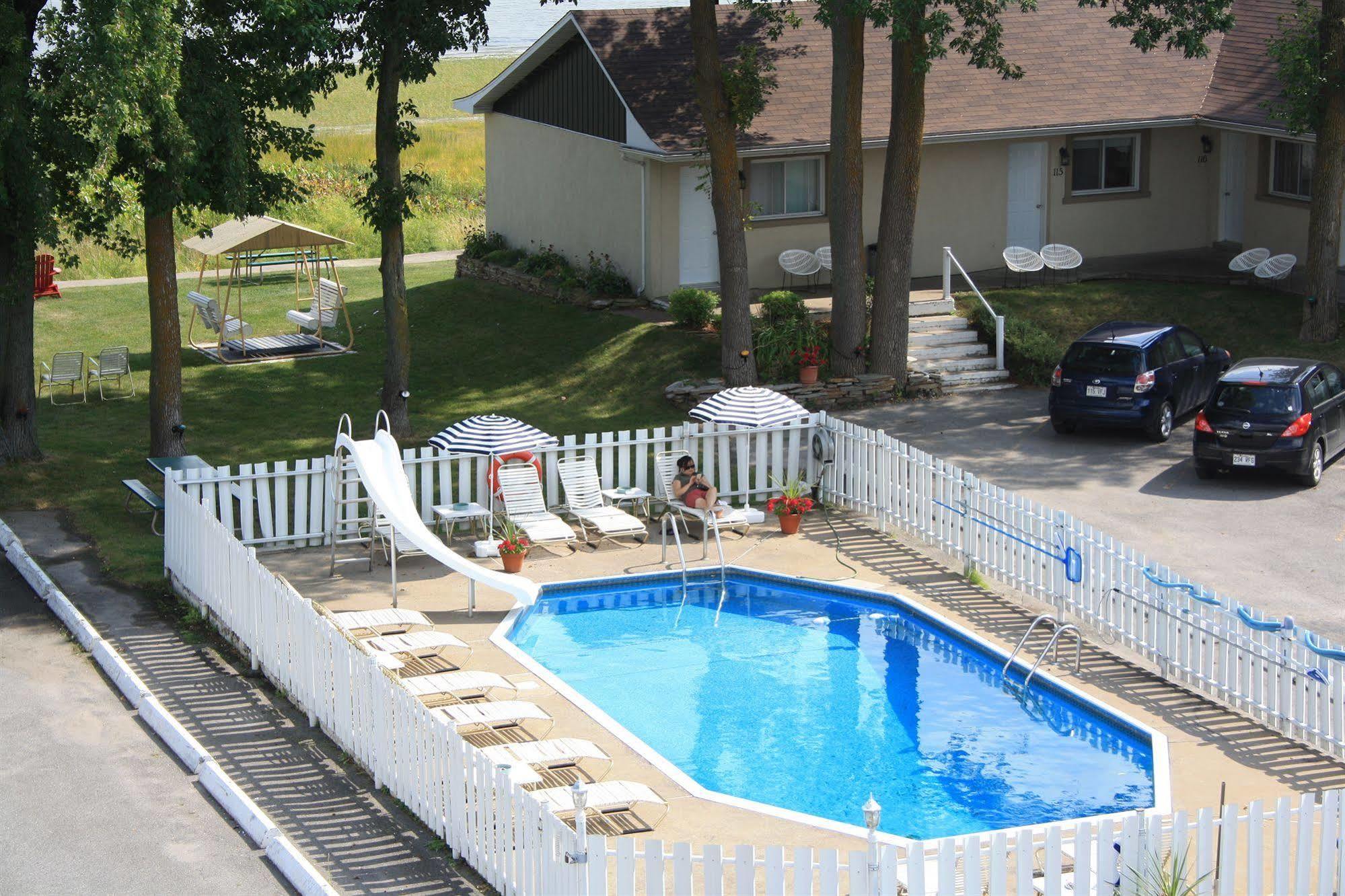 Au Doc Motel Repentigny Exterior foto